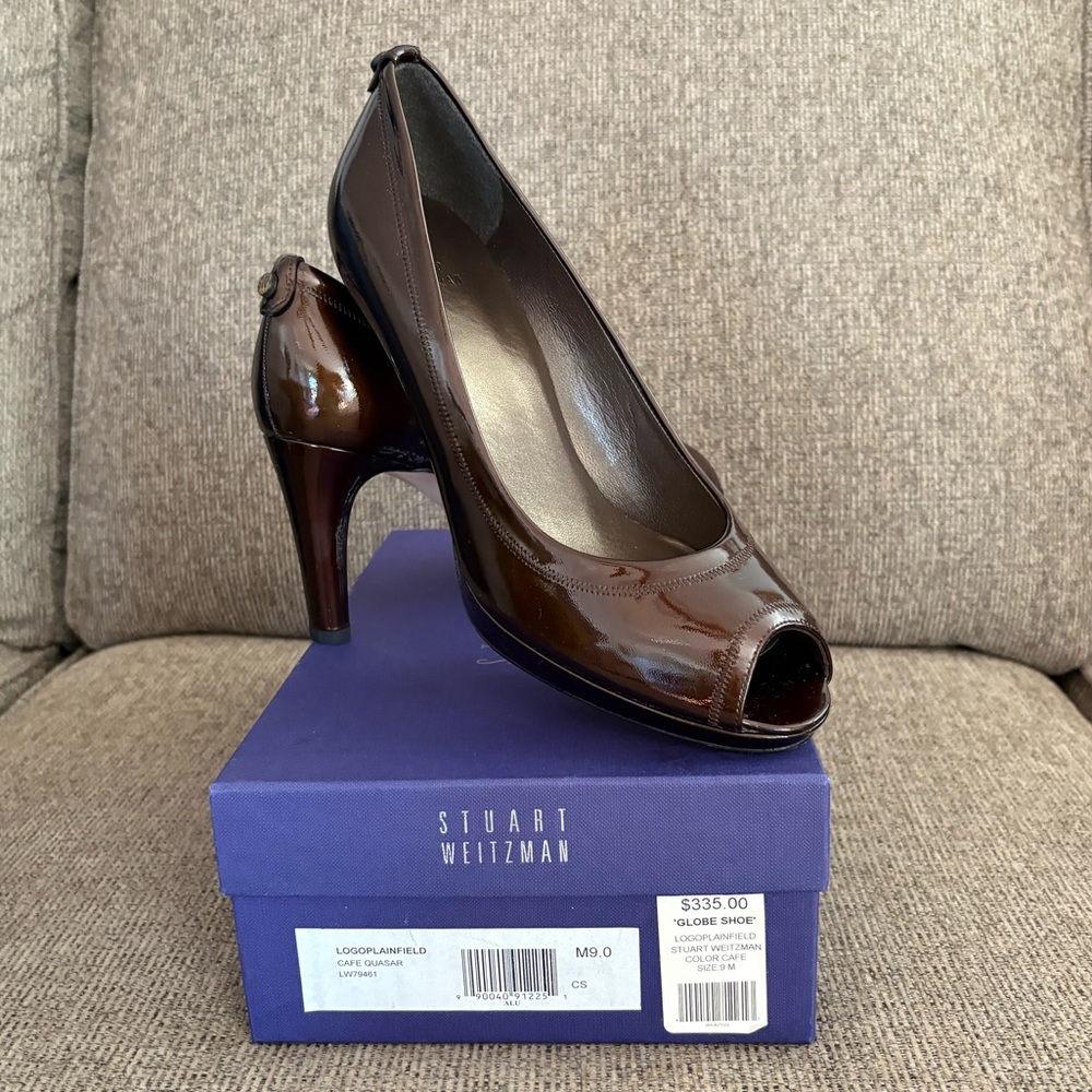 Stuart Weitzman Women’s Logo Plainfield Pump Shoes - Picture 8 of 9